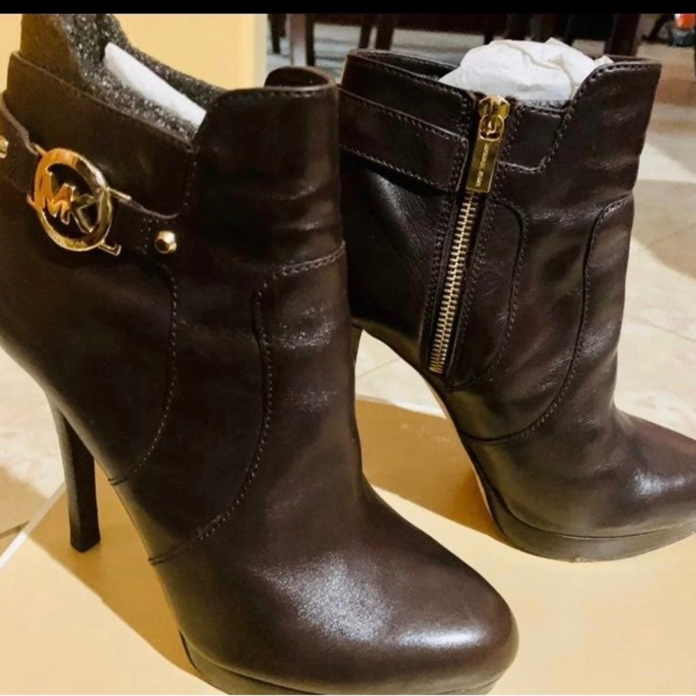Michael KORS Wyatt Booties